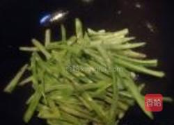 豆角炒鸡肉的做法图解4