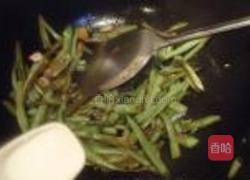 豆角炒鸡肉的做法图解7