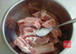 红酒蒜香烤猪排的做法图解2