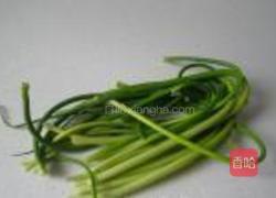 腊肉豌豆煲仔饭的做法图解2