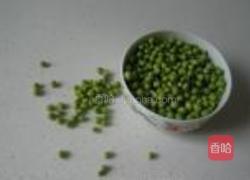 腊肉豌豆煲仔饭的做法图解3