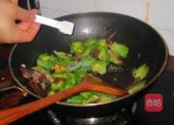 豆豉鲮鱼炒苦瓜的做法图解8