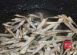 酱香小鱼干的做法图解2