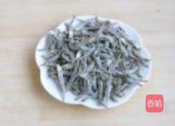 香辣小鱼干的做法图解1