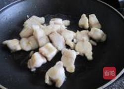 鱼柳炒秋葵的做法图解4