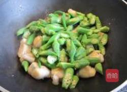 鱼柳炒秋葵的做法图解7