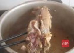 咸猪头肉炖黄豆的做法图解7