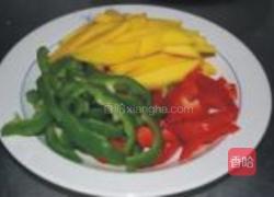 芒果菜椒炒里脊肉的做法图解2