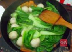 鱼丸煮青菜的做法图解6