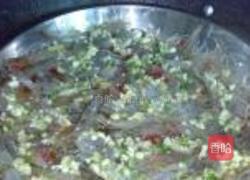 蒜茸粉丝蒸明虾的做法图解5
