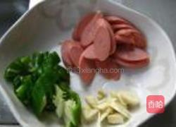 火腿炒豌豆荚的做法图解3