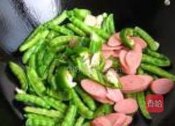 火腿炒豌豆荚的做法图解6