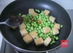 臭豆腐烧毛豆的做法图解6
