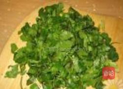 香菜豆干炒花生的做法图解2