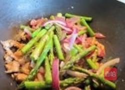 九层塔炒鸡肉芦笋的做法图解6
