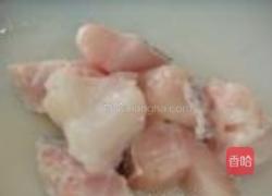 番茄焖石斑鱼块的做法图解1