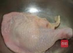 香菇炖鸡腿的做法图解1