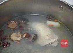 香菇炖鸡腿的做法图解4