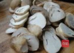 虾油草菇炒毛豆的做法图解1