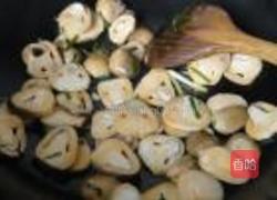 虾油草菇炒毛豆的做法图解7