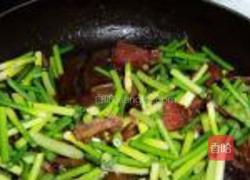 腊味火腿炒蒜薹的做法图解8