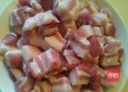 红烧肉炖土豆的做法图解1