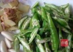 青椒炒鸭胗的做法图解3