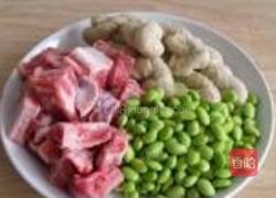 排骨毛豆炖面筋的做法图解1