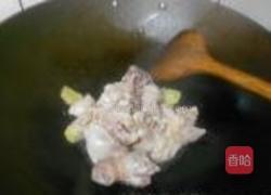 土豆炒鸡肉的做法图解3