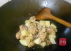 土豆炒鸡肉的做法图解5