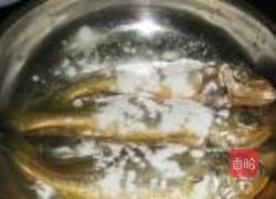 芝麻酱烧小黄鱼的做法图解2