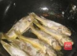 芝麻酱烧小黄鱼的做法图解3
