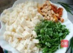 焦香鸡肉炒馒头的做法图解1