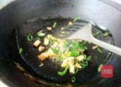 焦香鸡肉炒馒头的做法图解2