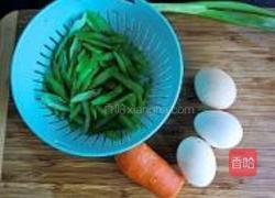 芹菜炒鸡蛋的做法图解1