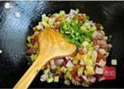 土豆洋葱香肠丁的做法图解6
