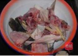 花蛤鱼头粥的做法图解1