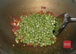 豌豆炒腊肠的做法图解5