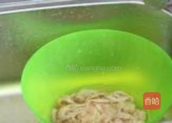 酸辣鸭肠的做法图解1