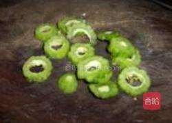 苦瓜汆丸子的做法图解3
