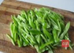 青椒熏香小鱼干的做法图解2