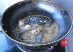 鲶鱼头尾烧丝瓜的做法图解7