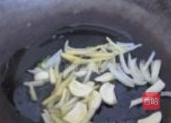 爆炒小鱼干的做法图解4