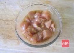 秋葵番茄炒鸡丁的做法图解1