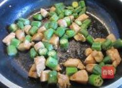 秋葵番茄炒鸡丁的做法图解6