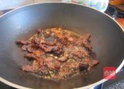 腊肉炒秋葵的做法图解3