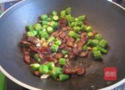 腊肉炒秋葵的做法图解5