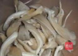 素炒平菇的做法图解1
