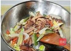 萝卜炒鱿鱼干的做法图解7