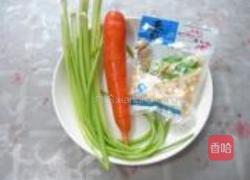芹菜炒杏仁的做法图解1